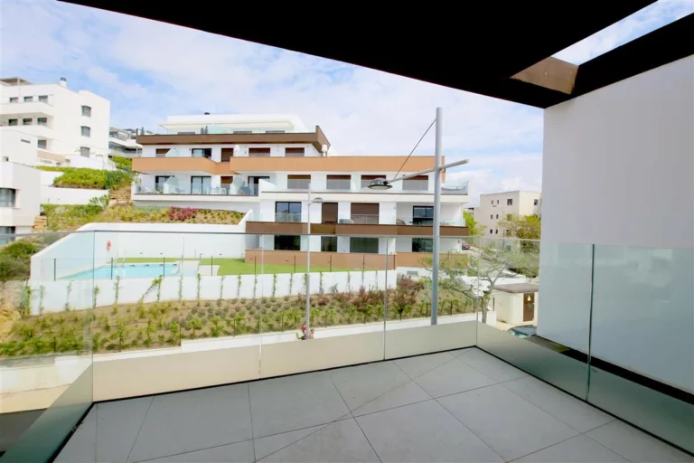 R5037826 | Penthouse in Estepona – 1 beds, 1 baths