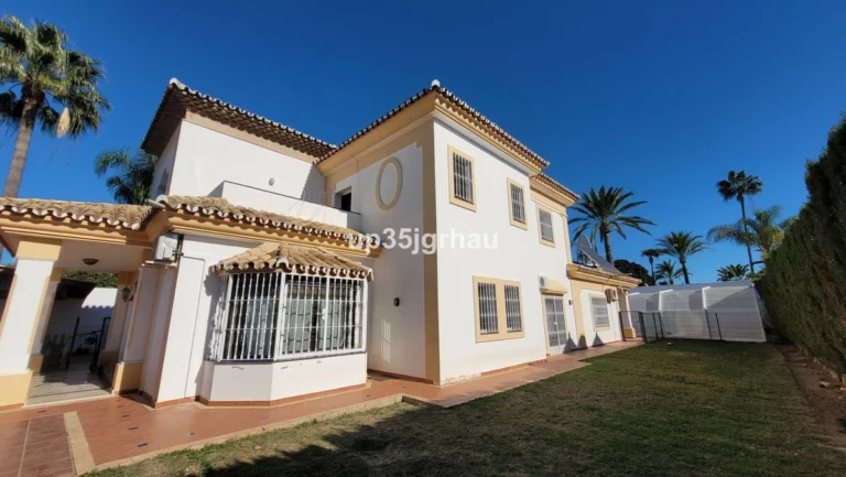 R4440880 | Detached Villa in Bel Air – 5 beds, 5 baths