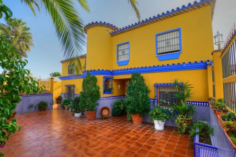 R2573192 | Detached Villa in El Padron – 5 beds, 3.5 baths