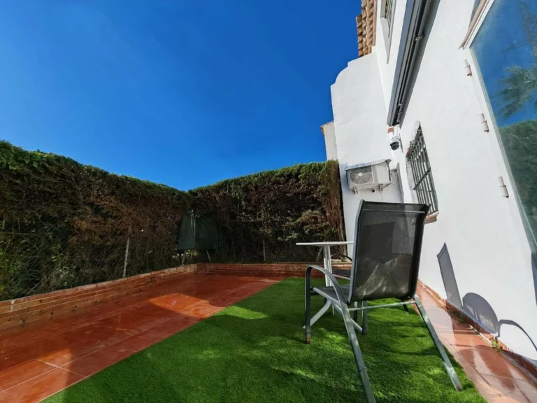 R4986472 | Semi-Detached House in Estepona – 3 beds, 2 baths