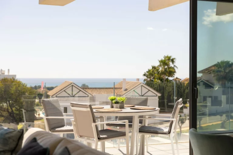 R4681270 | Middle Floor Apartment in Estepona – 3 beds, 2 baths