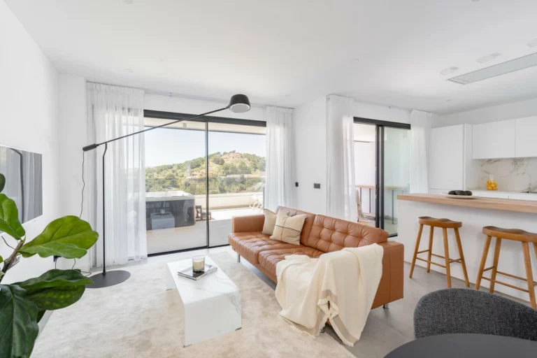 R4954591 | Penthouse in Estepona – 2 beds, 2 baths