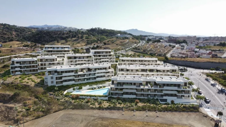 R5022928 | Ground Floor Apartment in Estepona – 2 beds, 2 baths