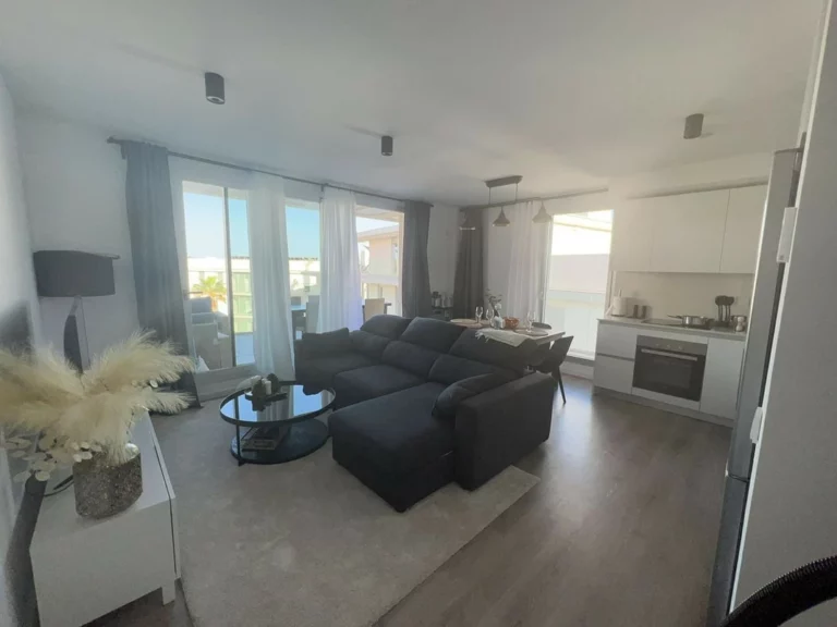 R5039998 | Penthouse in Estepona – 2 beds, 2 baths