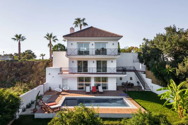 R4646260 | Detached Villa in Estepona – 3 beds, 3 baths