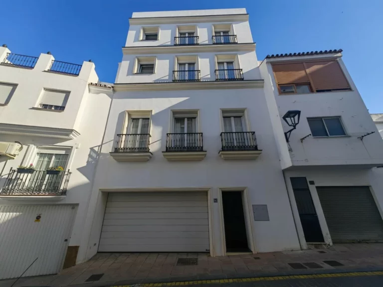 R5050603 | Detached Villa in Estepona – 4 beds, 5 baths