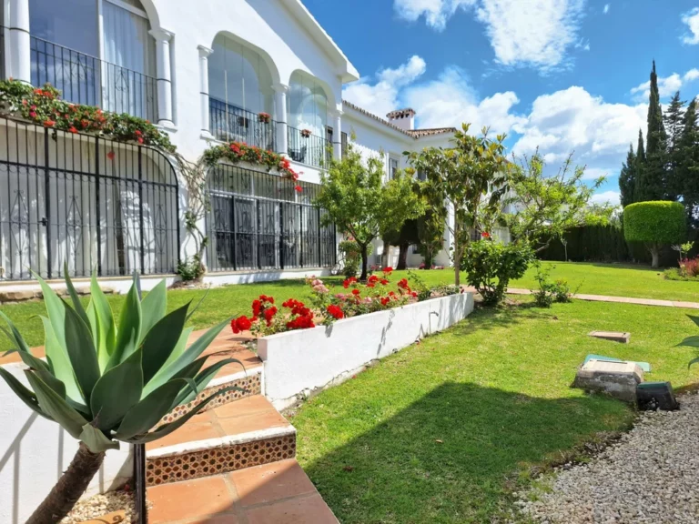 R5032042 | Ground Floor Apartment in El Paraiso – 2 beds, 2 baths