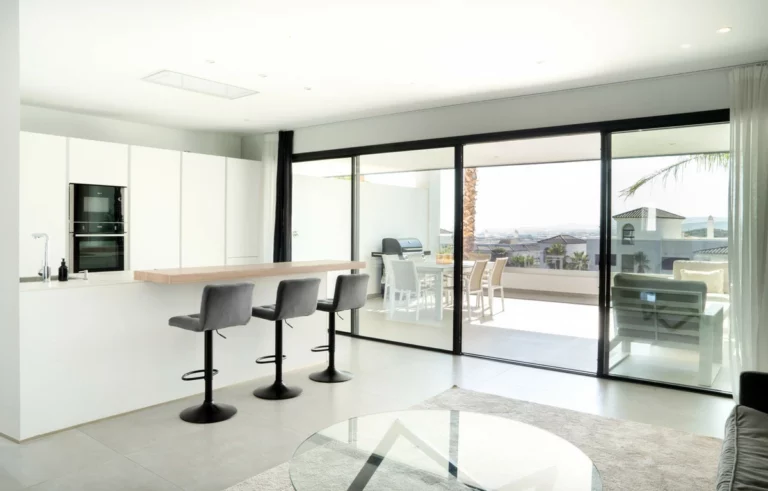 R4922461 | Middle Floor Apartment in Estepona – 2 beds, 2 baths