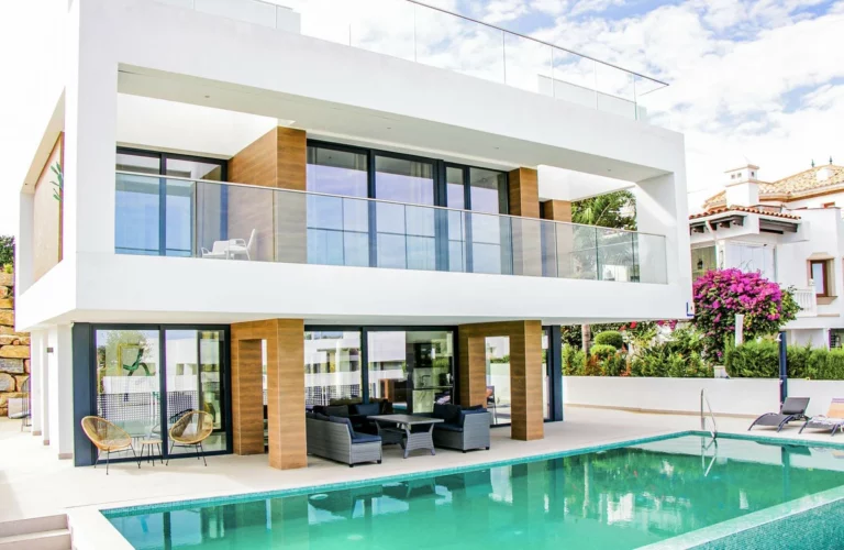 R4867798 | Detached Villa in Estepona – 3 beds, 4 baths