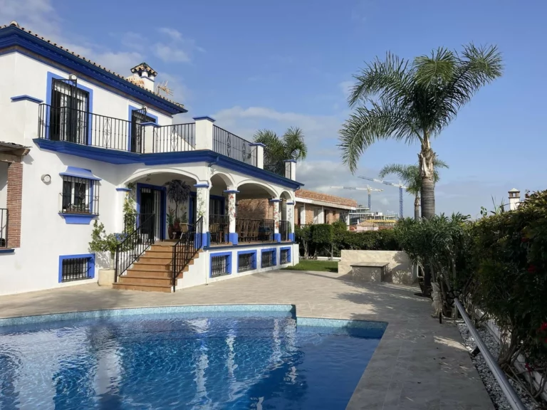 R4921201 | Detached Villa in Estepona – 6 beds, 6 baths