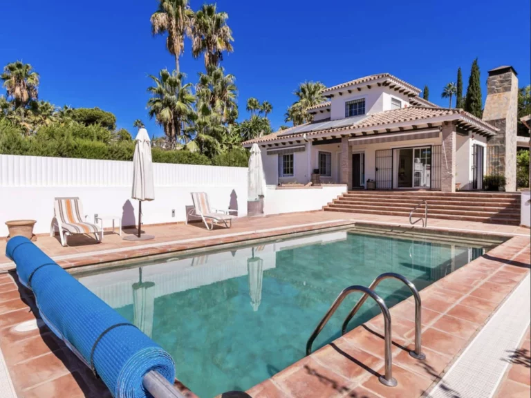 R4917706 | Townhouse in El Paraiso – 5 beds, 4 baths