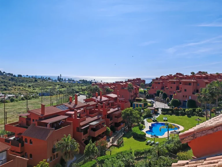 R5047771 | Penthouse Duplex in Estepona – 3 beds, 2.5 baths