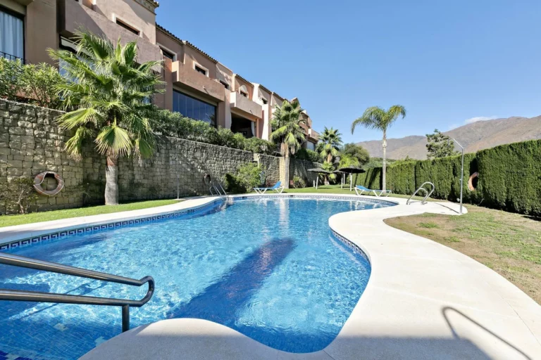 R4890955 | Townhouse in Estepona – 3 beds, 3 baths