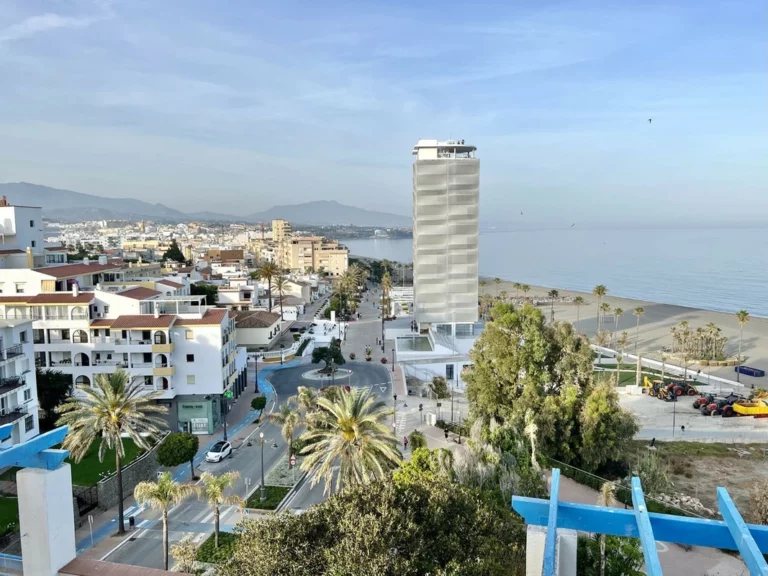 R5006053 | Middle Floor Apartment in Estepona – 2 beds, 2 baths