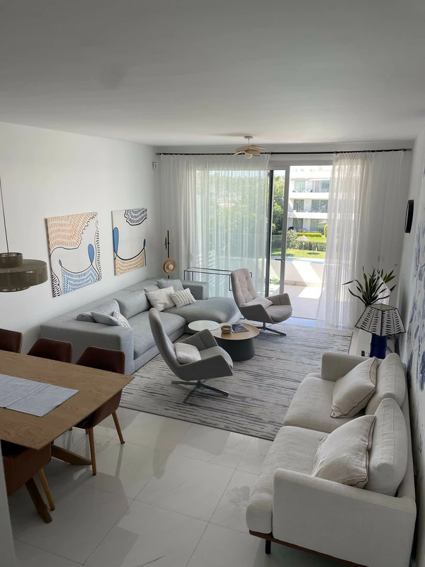 R4992568 | Penthouse Duplex in Bel Air – 3 beds, 2 baths