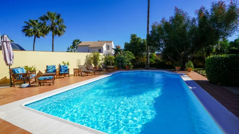 R4955851 | Detached Villa in Estepona – 3 beds, 2 baths