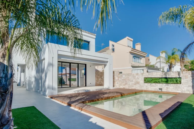 R4949473 | Detached Villa in Costalita – 4 beds, 3.5 baths