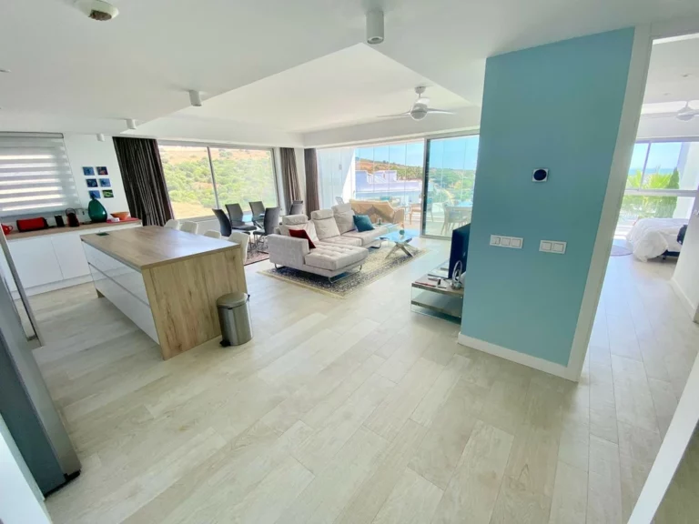 R4813513 | Middle Floor Apartment in Estepona – 3 beds, 2 baths