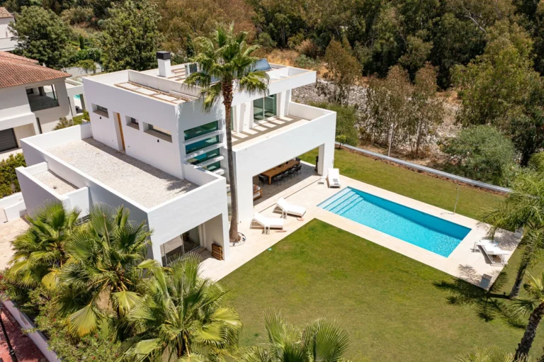 R5039713 | Detached Villa in Estepona – 4 beds, 4.5 baths