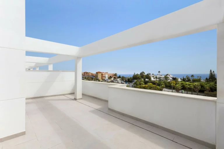 R5026192 | Penthouse in Estepona – 3 beds, 2 baths