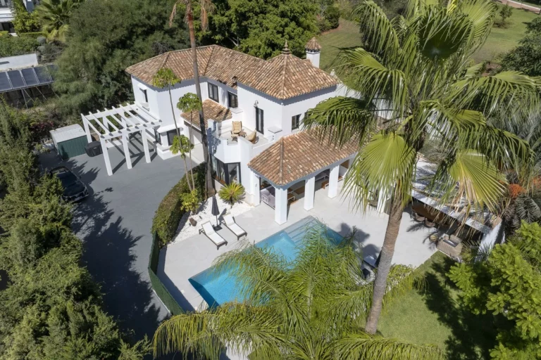 R4848973 | Detached Villa in El Paraiso – 5 beds, 4 baths