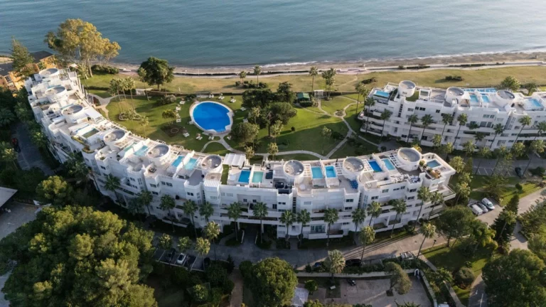 R4907581 | Middle Floor Apartment in Estepona – 2 beds, 2 baths