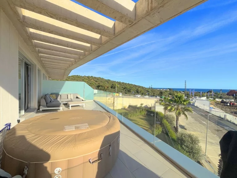 R4901587 | Penthouse in Estepona – 2 beds, 2 baths