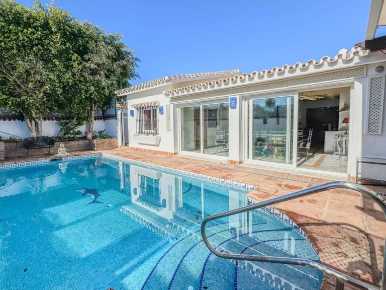 R4955296 | Detached Villa in Costalita – 4 beds, 4 baths