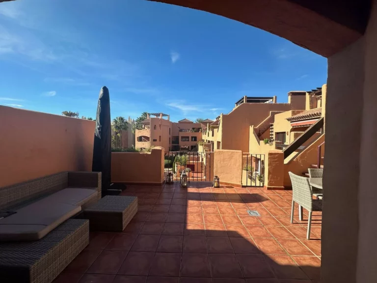 R4749847 | Top Floor Apartment in Cancelada – 2 beds, 2 baths