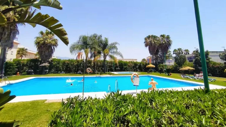 R5002912 | Top Floor Apartment in Estepona – 2 beds, 1 baths