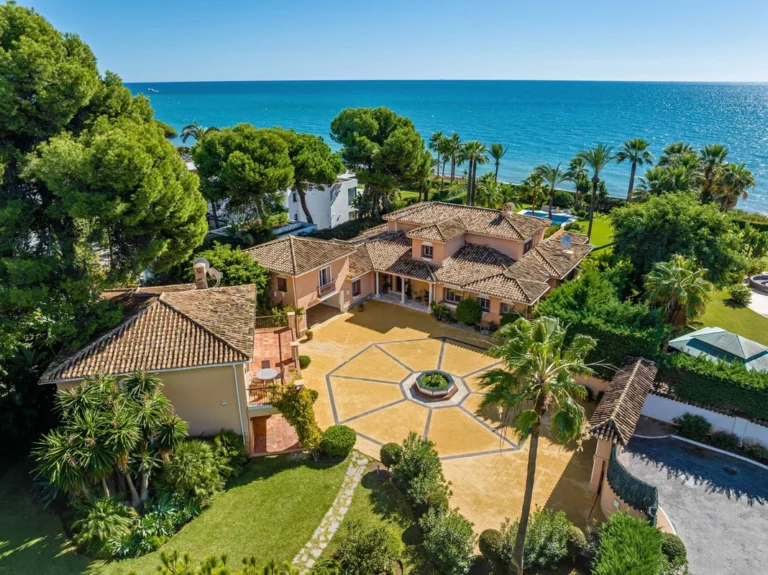 R4144681 | Detached Villa in Benamara – 9 beds, 9 baths