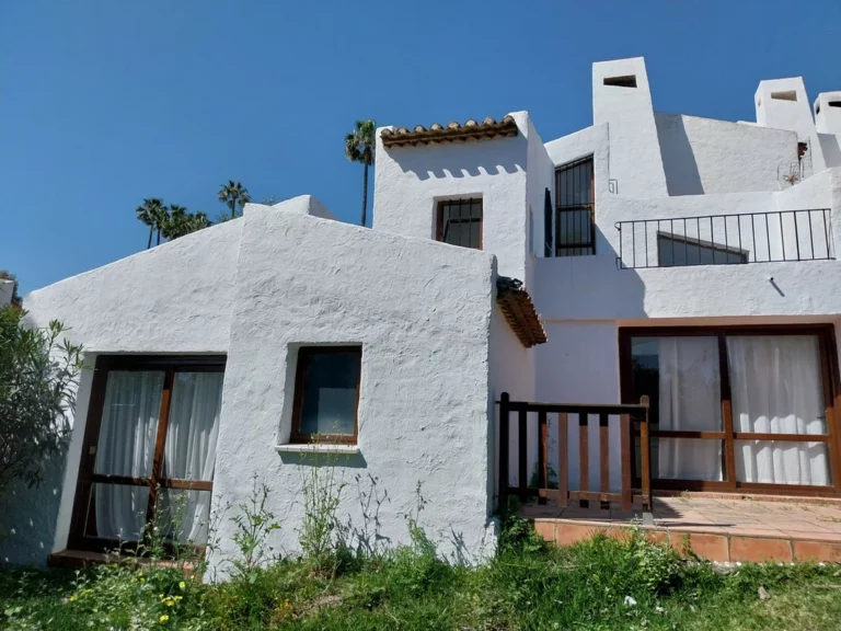 R4706164 | Semi-Detached House in Estepona – 2 beds, 2 baths