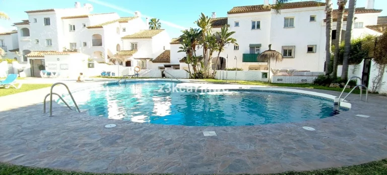 R4645342 | Townhouse in Estepona – 2 beds, 3 baths