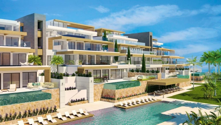 R4423345 | Middle Floor Apartment in El Paraiso – 3 beds, 2 baths