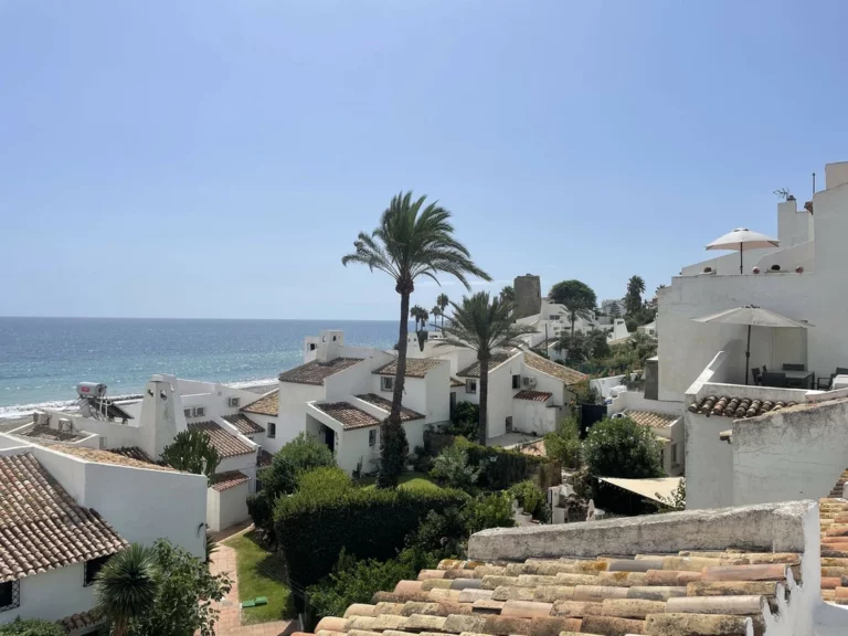R4846219 | Penthouse Duplex in Estepona – 2 beds, 1 baths