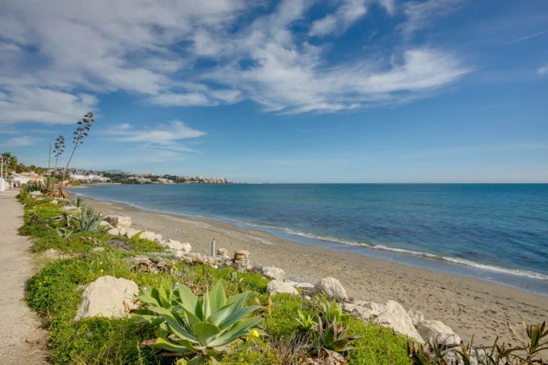 R4915192 | Detached Villa in Estepona – 3 beds, 2.5 baths