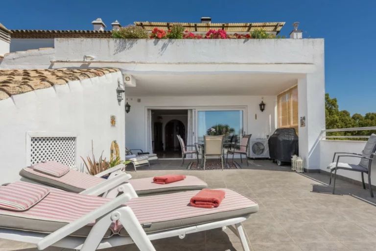 R4937983 | Middle Floor Apartment in Atalaya – 4 beds, 4 baths