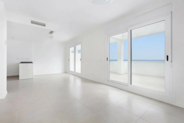 R5026234 | Penthouse in Estepona – 2 beds, 2 baths
