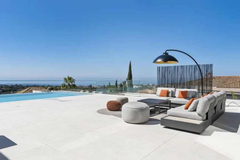 R4889542 | Detached Villa in El Paraiso – 6 beds, 8 baths