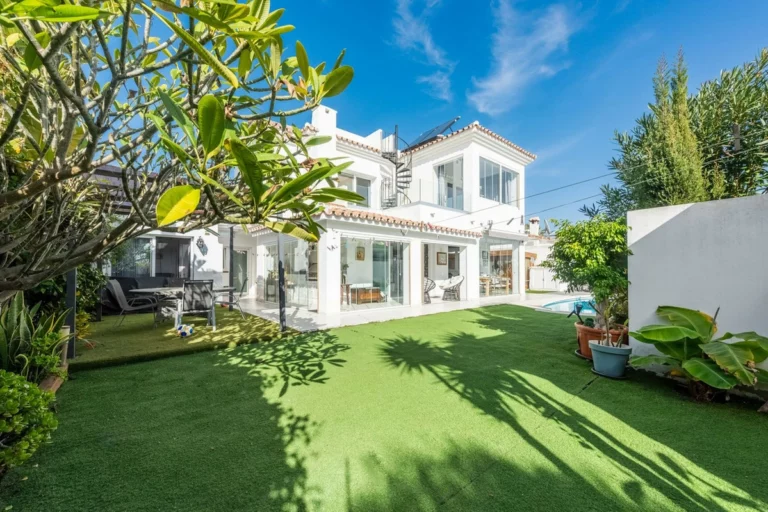 R5040694 | Detached Villa in Costalita – 3 beds, 3.5 baths