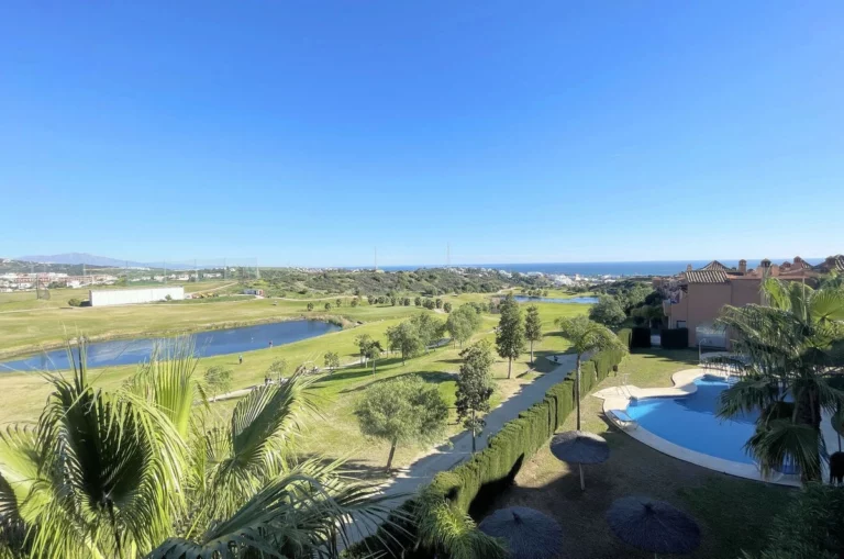 R4926721 | Semi-Detached House in Estepona – 3 beds, 3 baths
