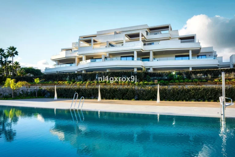 R4376146 | Penthouse Duplex in Estepona – 4 beds, 4 baths