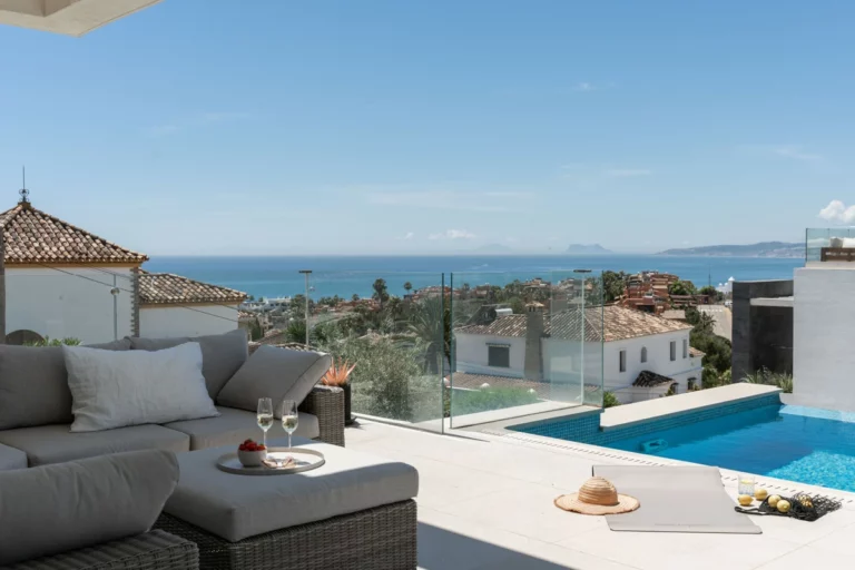 R5049013 | Detached Villa in Estepona – 5 beds, 4 baths