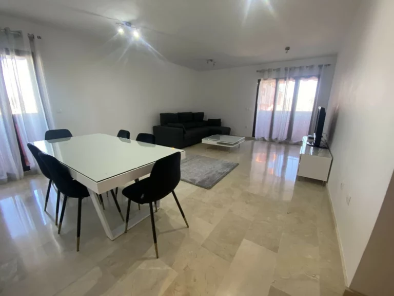 R4972744 | Middle Floor Apartment in Estepona – 3 beds, 2 baths
