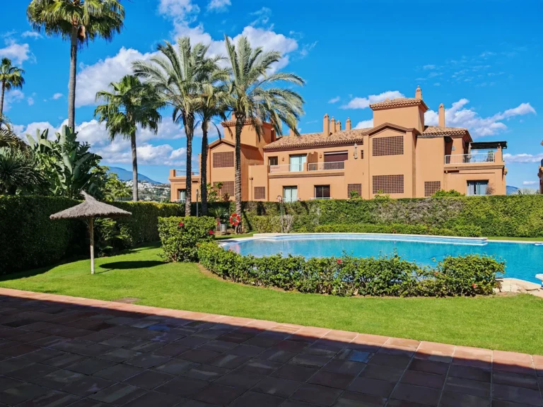 R5005735 | Ground Floor Apartment in Estepona – 2 beds, 2 baths