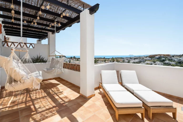 R5049085 | Penthouse Duplex in Estepona – 2 beds, 2 baths