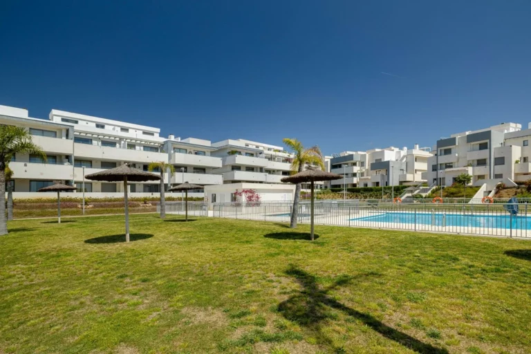 R5024242 | Ground Floor Apartment in Estepona – 2 beds, 2 baths