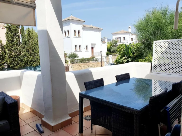R4914397 | Middle Floor Apartment in Estepona – 2 beds, 2 baths