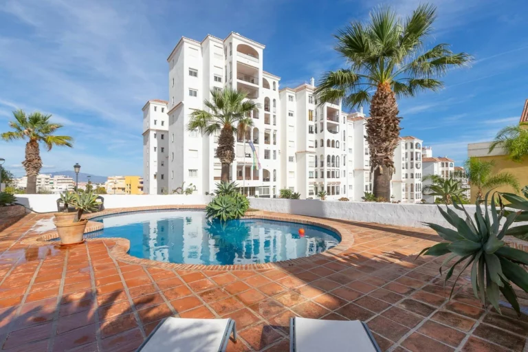 R4893421 | Townhouse in Estepona – 4 beds, 3 baths
