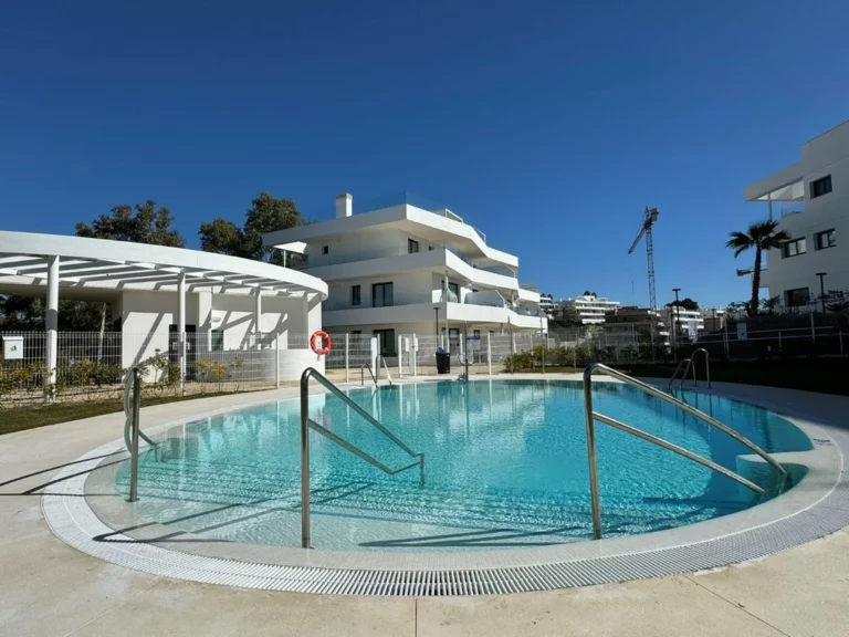 R4965163 | Ground Floor Apartment in Estepona – 2 beds, 2 baths